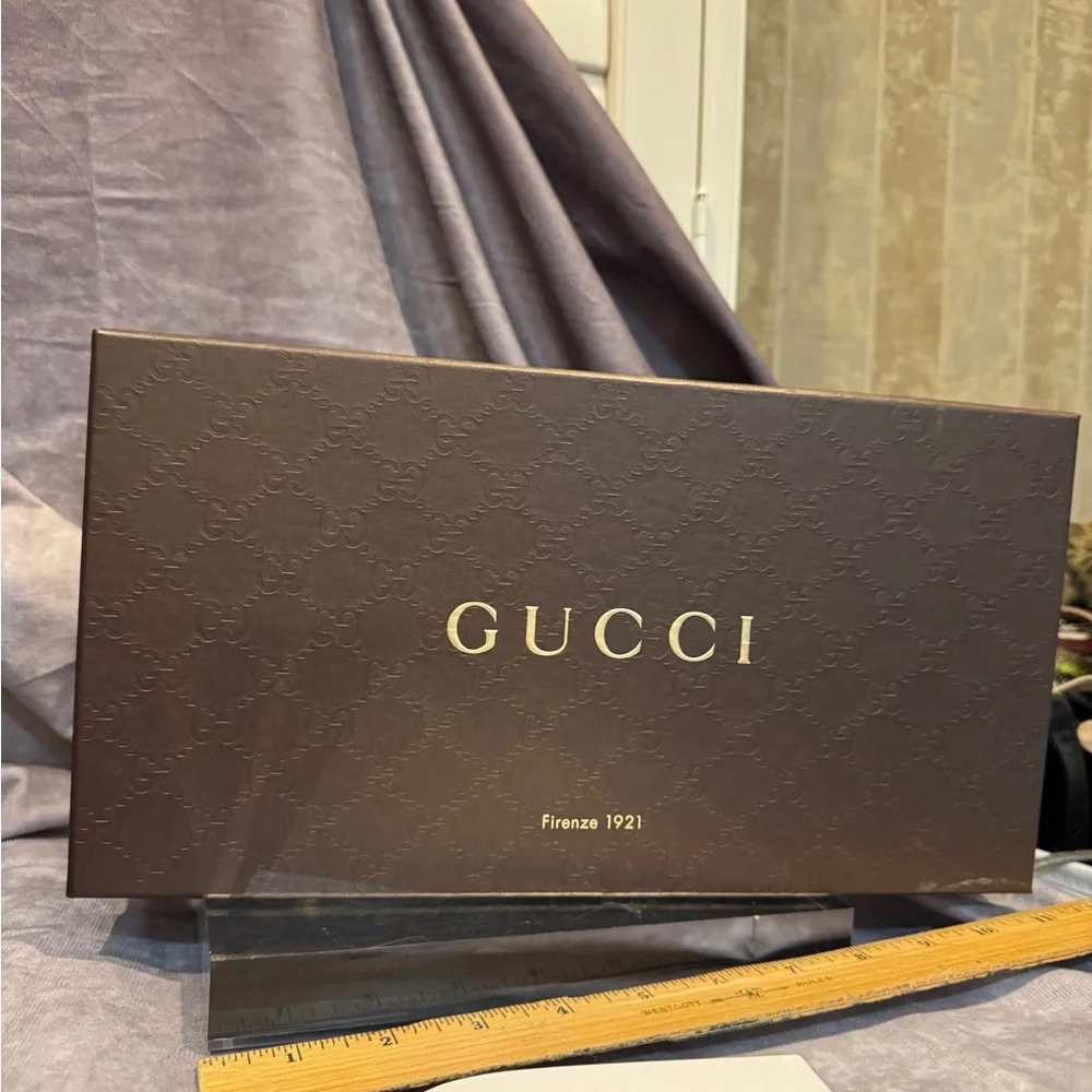 Gucci Dark Brown Embossed Logo Box‎